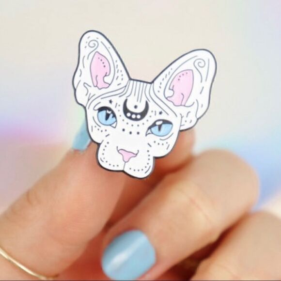 Mystical White Crescent Moon Enamel Brooch Pin - Picture 1 of 3